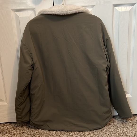 Women’s Reversible Jacket - Picture 2 of 4